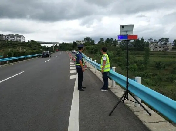 鹰潭高速公路钢护栏