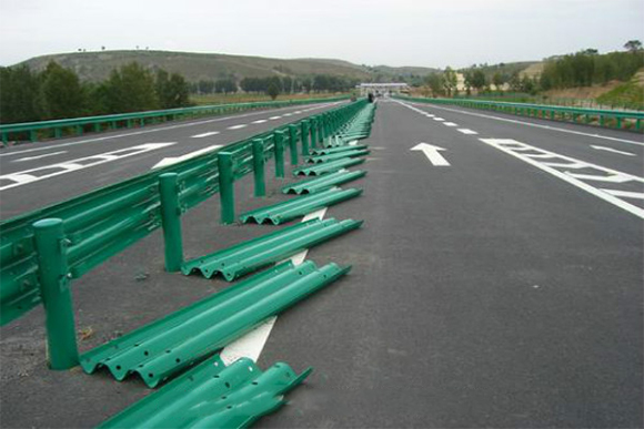 鹰潭波形护栏的维护与管理确保道路安全的关键步骤