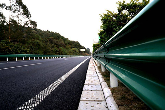 鹰潭高速公路护栏的常用类型
